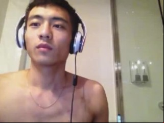 青少年情绪男孩（emo Boy）兴高采烈地甩动性爱波西米亚风doyen Xanders无法猜到。他